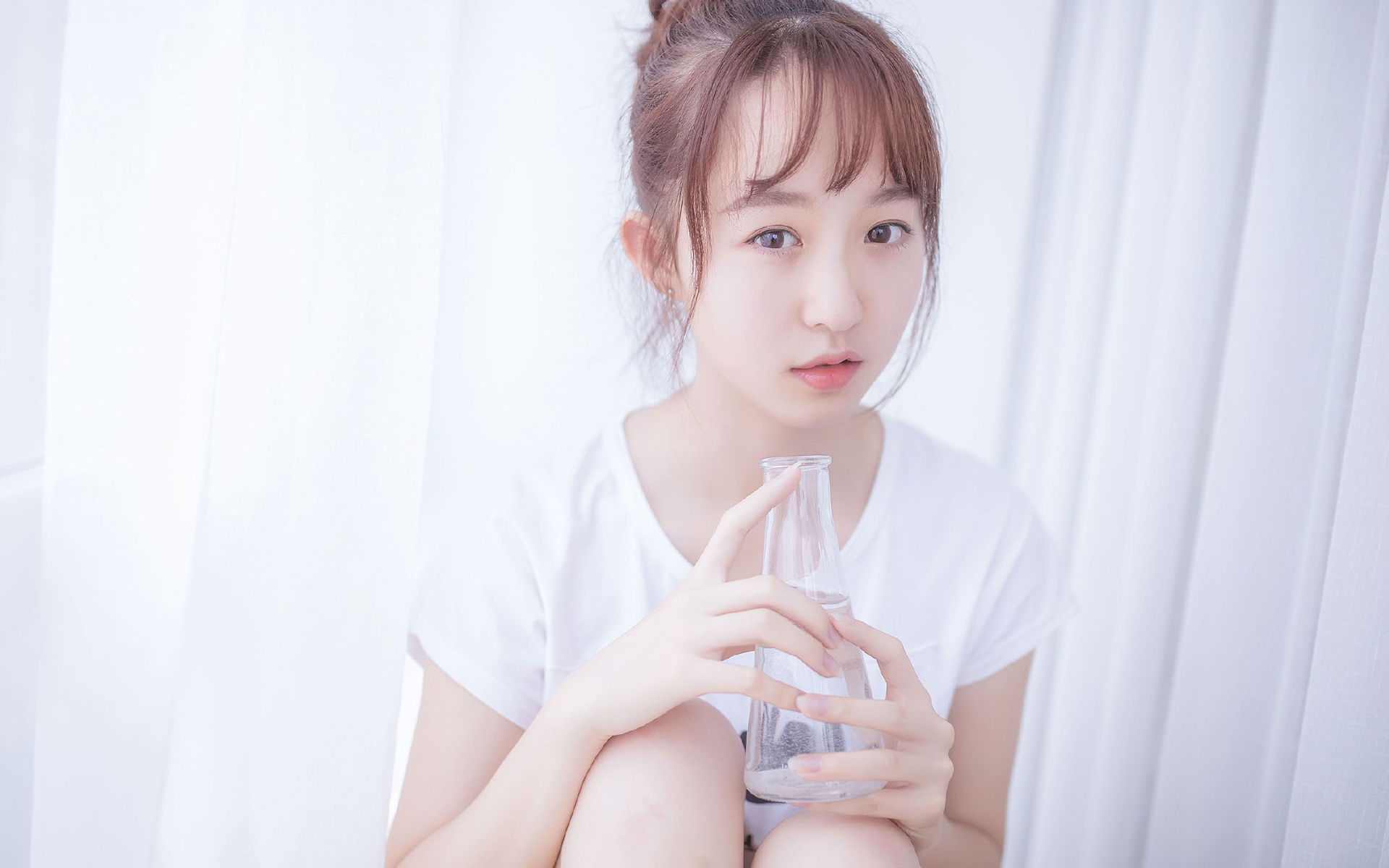 “团队精神：幕后英雄的坚守与执着”，团队精神人物