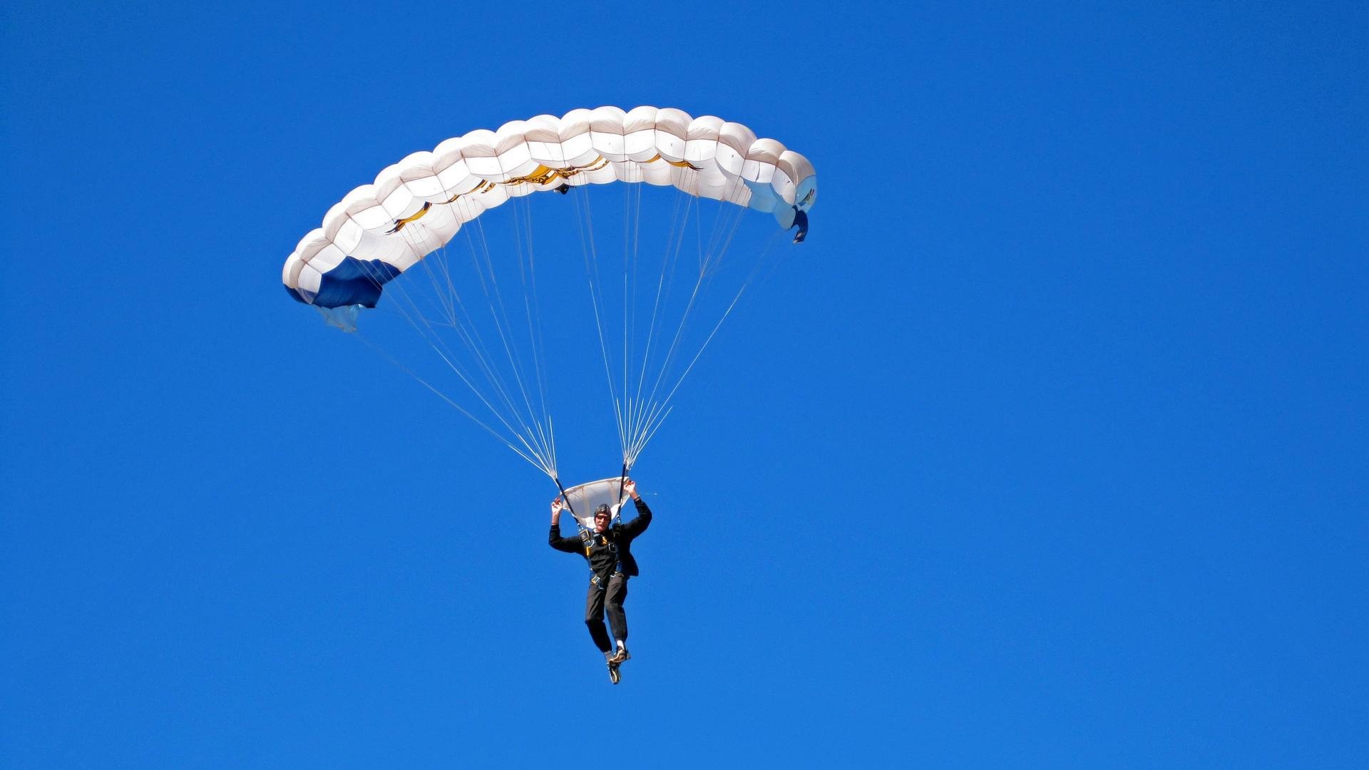 开云真人娱乐官网-QQ飞车“极速之巅”年度总决战即将点燃全场，qq飞车极速之巅在哪